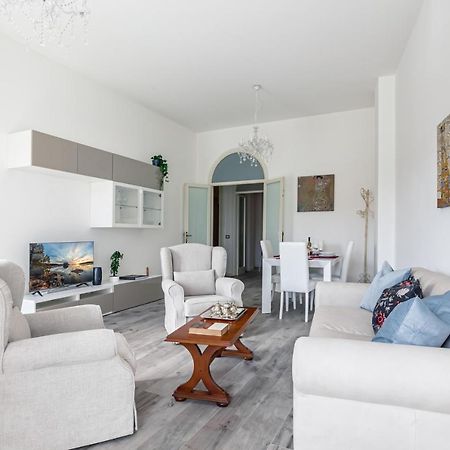 Lungarno Elegant Apartment With Panoramic Balcony 比萨 外观 照片
